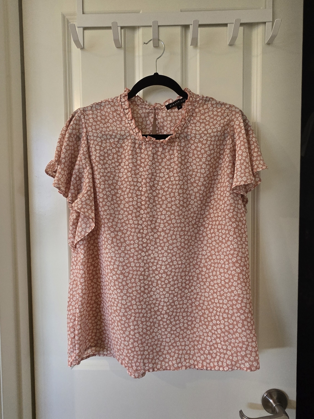 Gibson Dusty Rose Floral Flutter Sleeve Blouse - Picture 2 of 5
